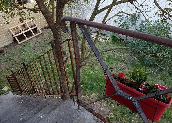 Perle Dans La Malepere. * Montréal